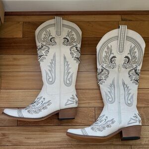 Elegant White Embroidered Heeled Boots